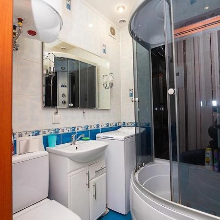 דנייפרופטרובסק Comfortable Apartments On Hrushevskogo Street Near 16 City Hospital מראה חיצוני תמונה